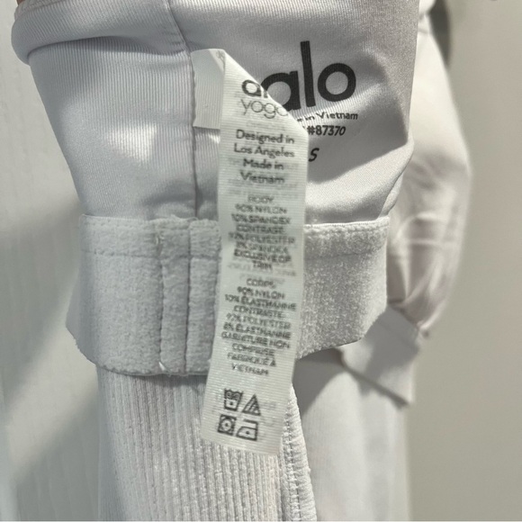 ALO White Crossback V Neck Top w Built in Bra - Picture 3 of 6